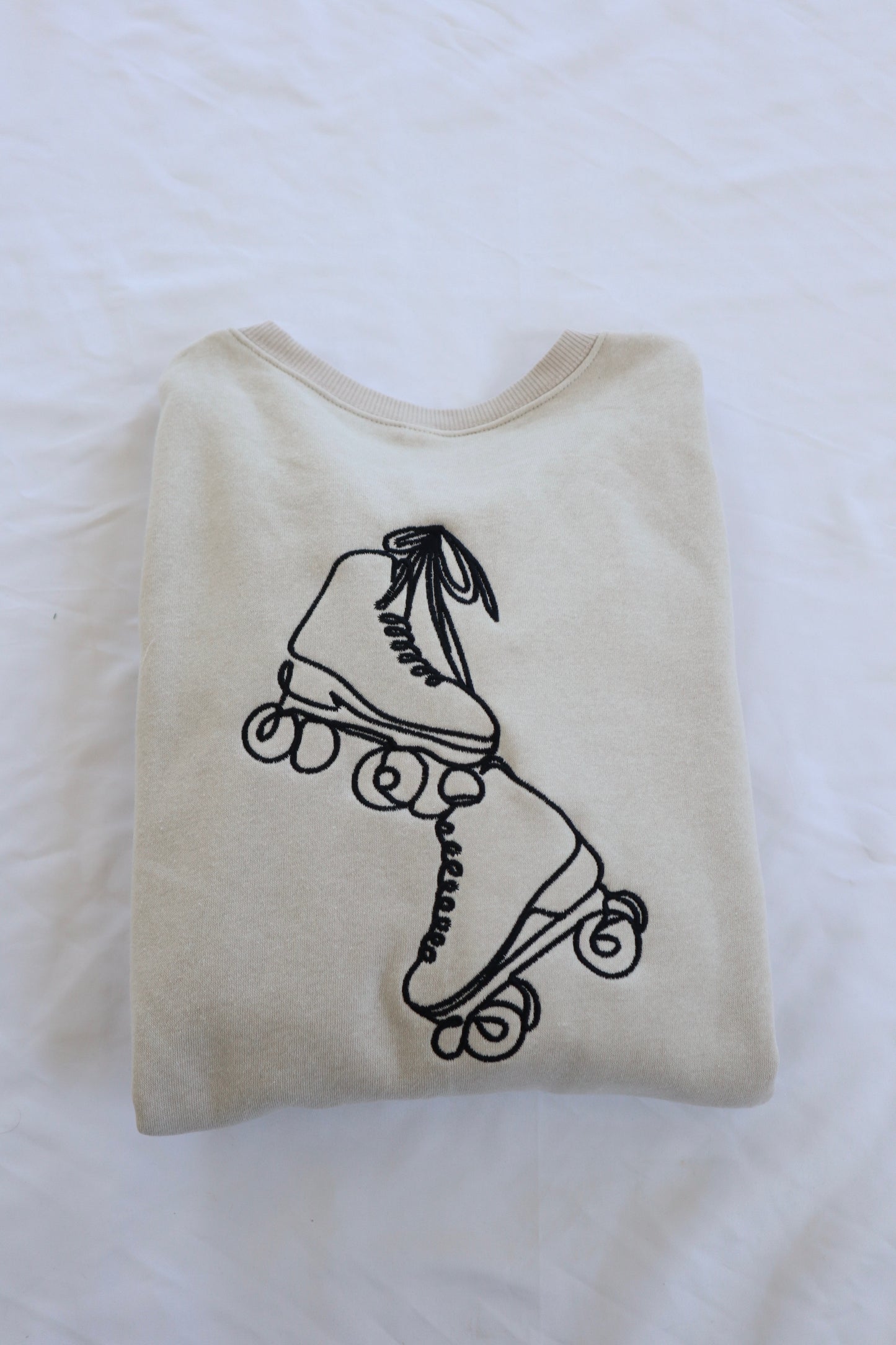 VANILLA COZY WOMENS MACS SWEATSHIRT (EMBROIDERED)