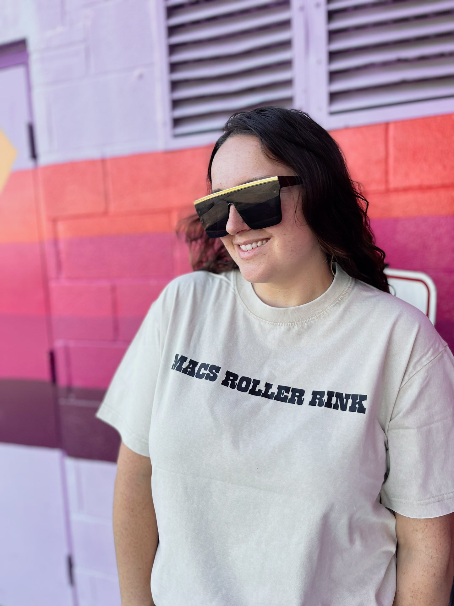 BEIGE MACS ROLLER RINK TEE